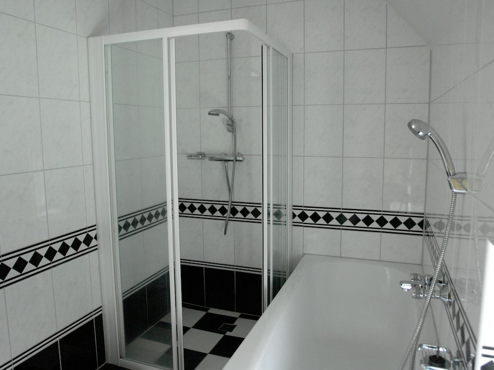 Spacious Holiday Home With Wifi, 20 km From Assen