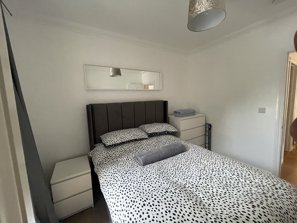 Modern 2 bed Apartment With sea Views view 5