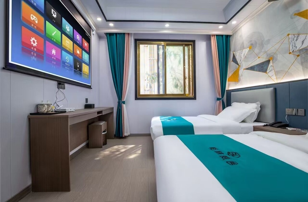 Holiday Panda Hotel