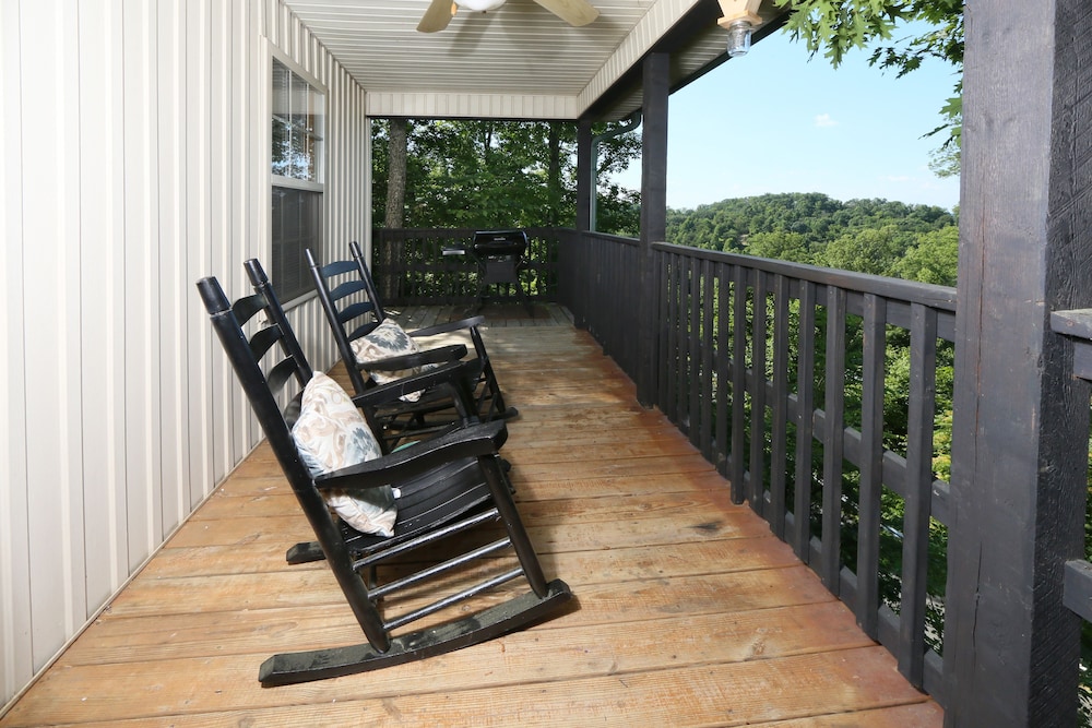 Pine Needles 6 1 Br cabin by RedAwning
