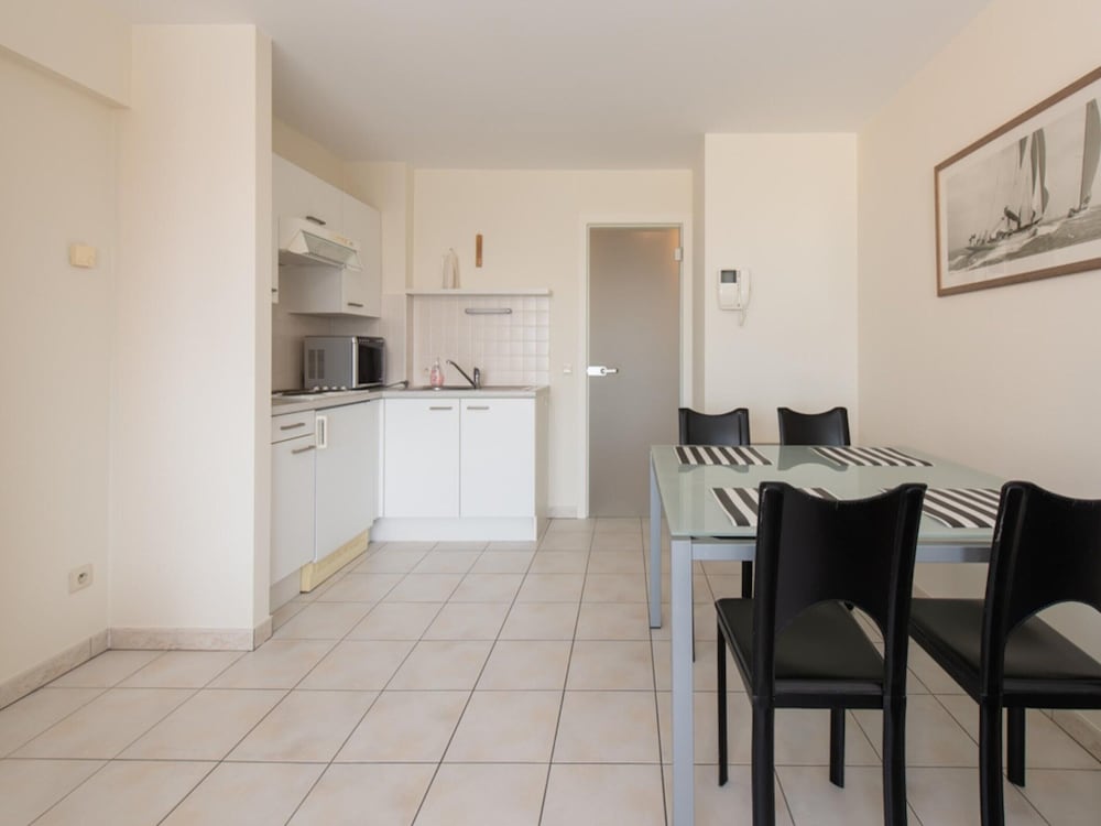 Apartment With Terrace and sea View in Mariakerke