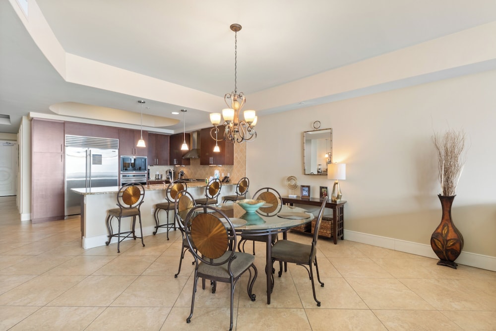 Turquoise Place 1807 D