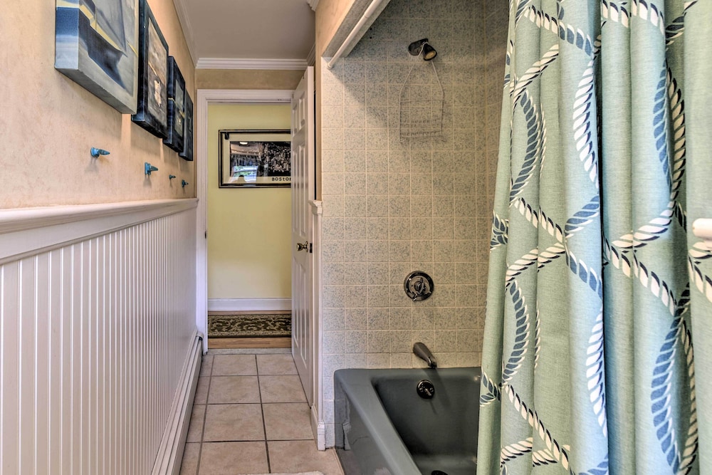 Charming East Falmouth Home: Walk to Private Beach