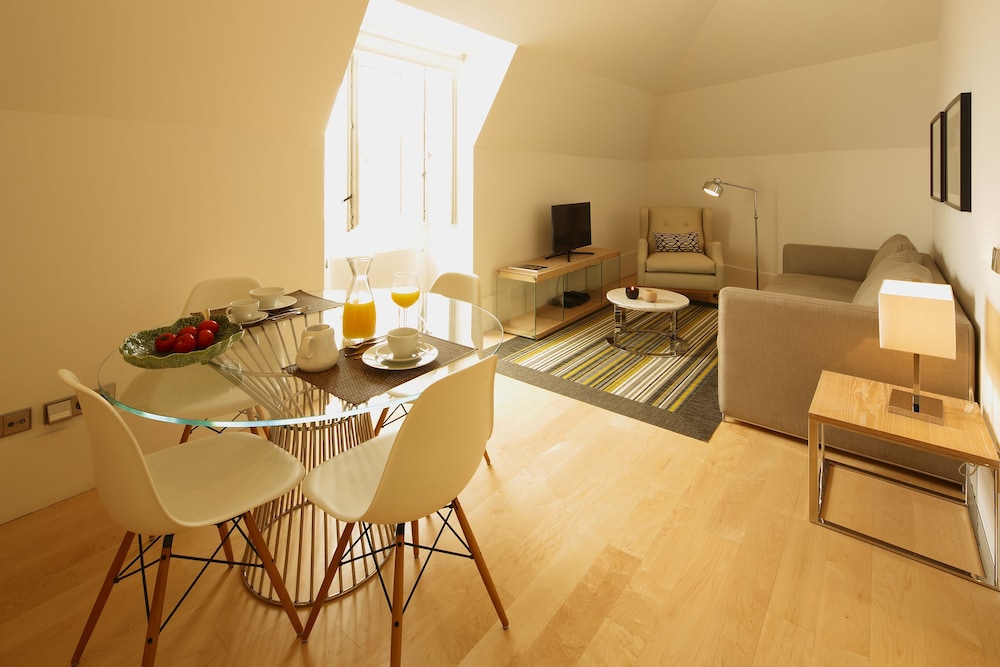 Castelo Apartments by linc