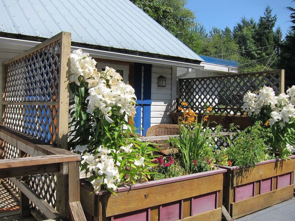 Heriot Bay Inn