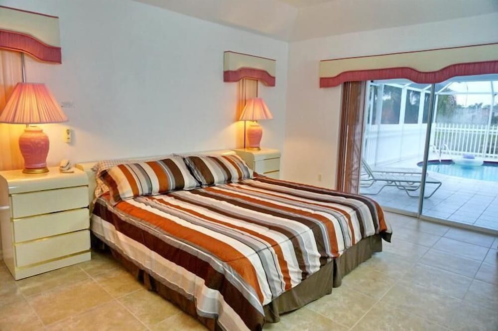 SHEN1124 3 Bedroom Holiday Home by Marco Naples Vacation Homes
