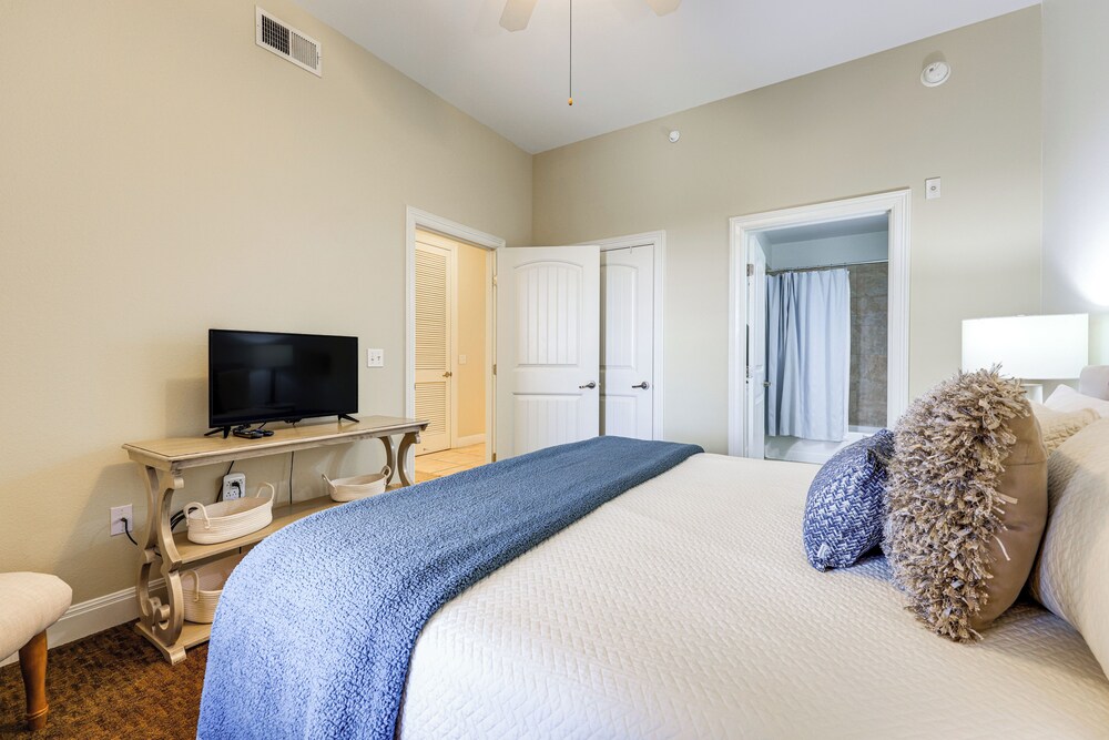 Lake LBJ Condo w/ Private Balcony, Lake Views - Property Image 23