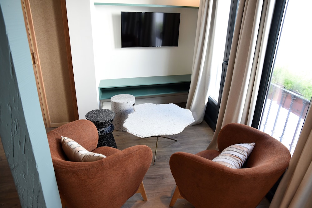 Honest Sevilla Hotel 67