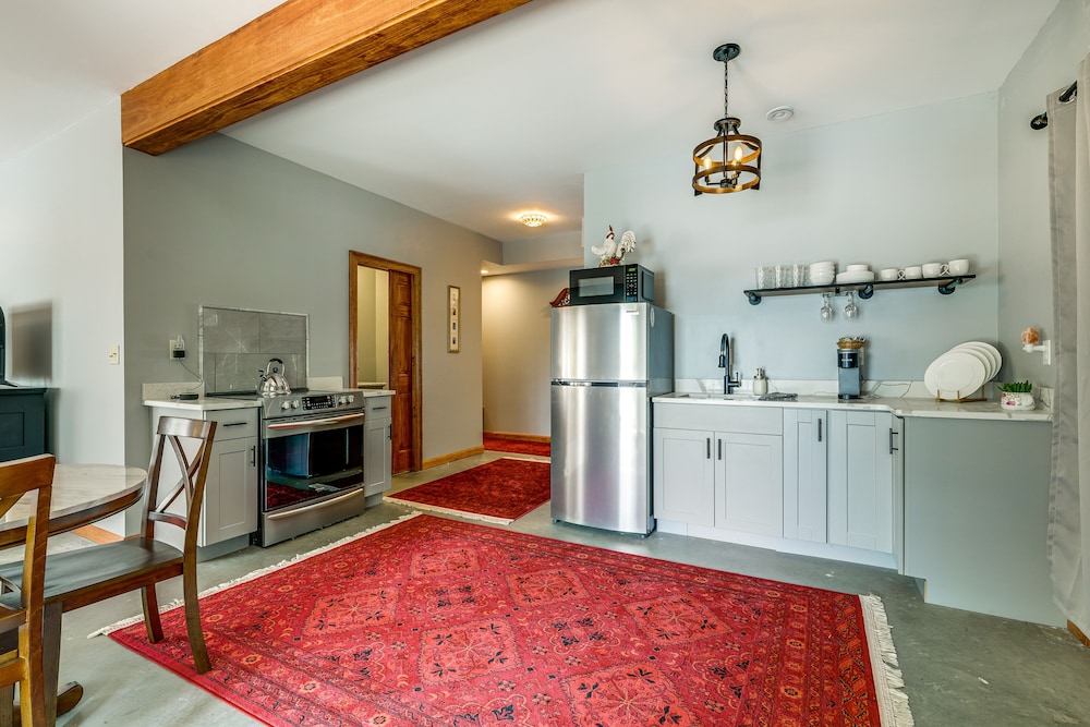Lakefront Orange Vacation Rental - Pet Friendly!