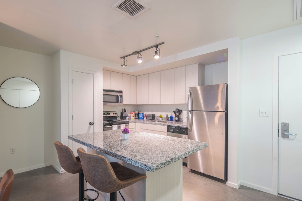ROVE LIVING/KL - Roosevelt Point