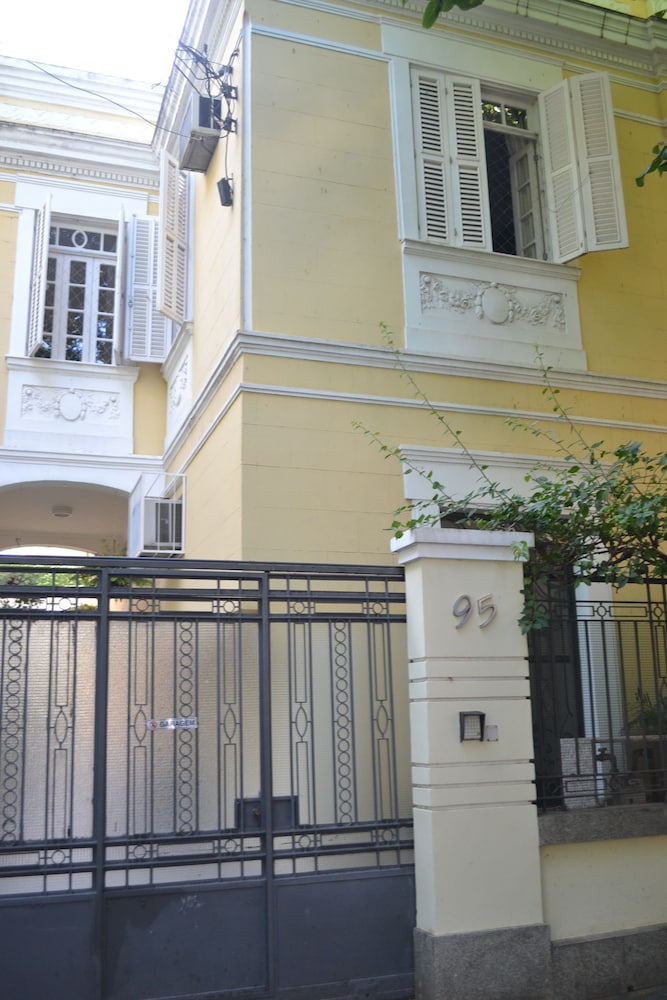 Casa Amarela Guest House - ZONA SUL