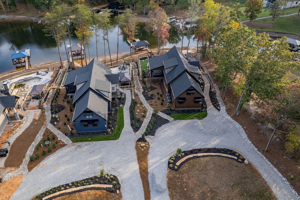 Blue Heron by Avantstay Lakefront Dock Pool Theater Sleeps 22