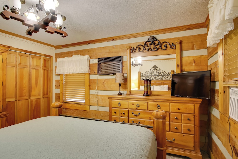 Golfer's Getaway: Hephzibah Home w/ Pool Access