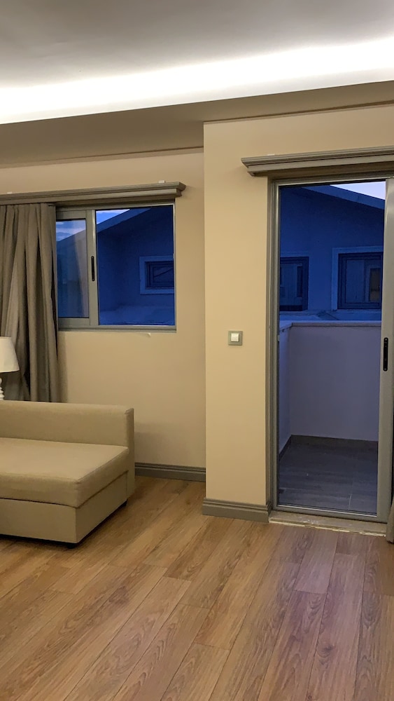 Daphne Residence - Image 34