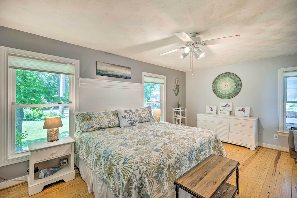 Idyllic Waterfront Home w/ Game Room & Dock view 3