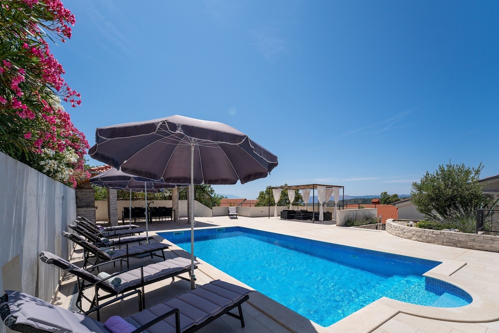 Pool House Edita view 3