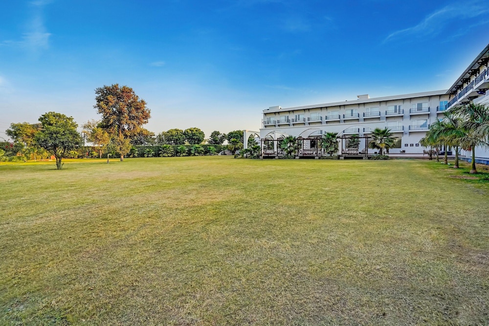 Sunday Resort Manesar