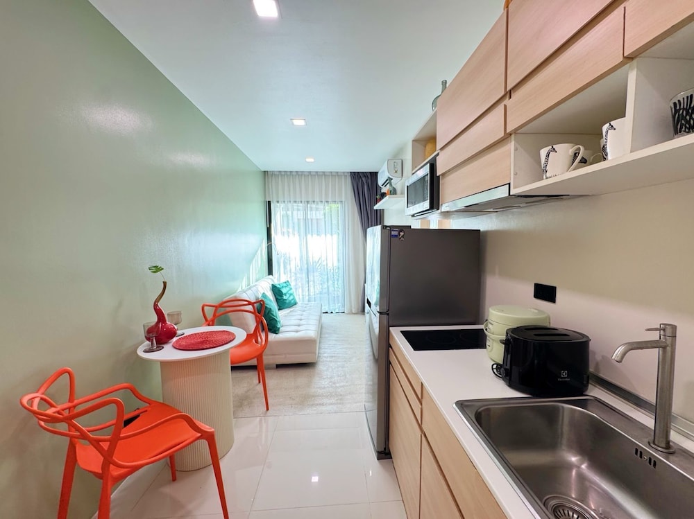 1BR Condo with Pool Gym C238