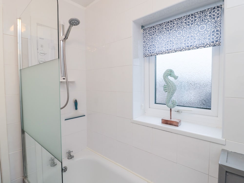 22 Longstone Park