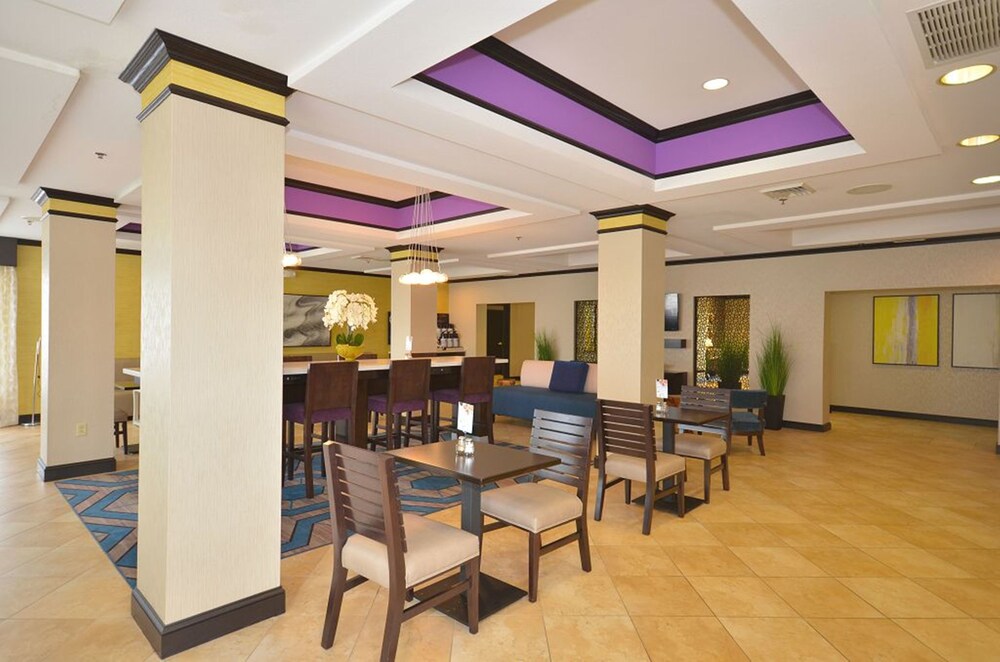 Farmington Vacations - Holiday Inn Express Suites Farmington, an IHG Hotel - Property Image 11