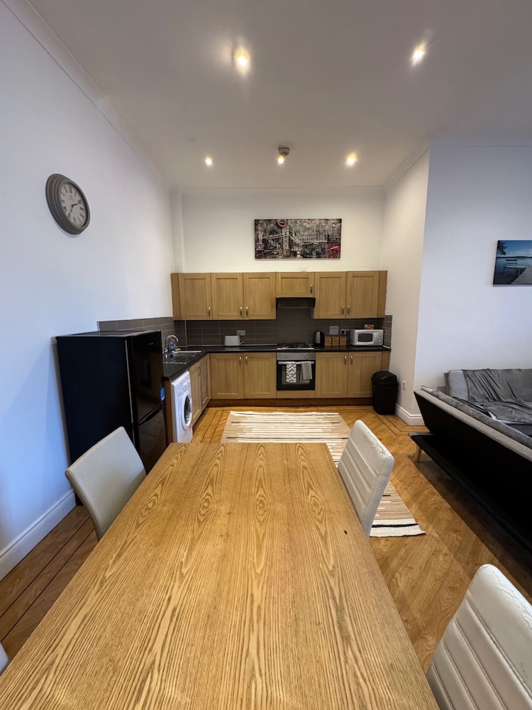 Westgate Haven - Spacious 4 Bedroom Apartment