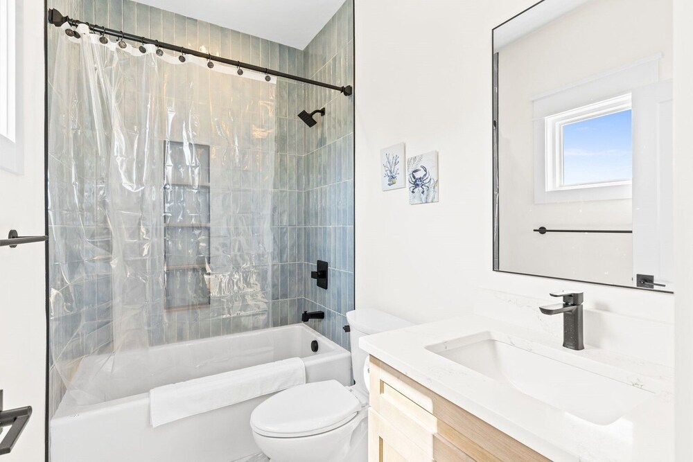 1040 Break / 1040 Ocean Blvd West 4 Bedroom Home by RedAwning