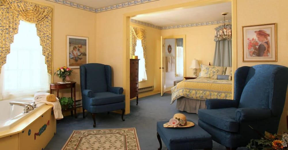 Crestmont Inn