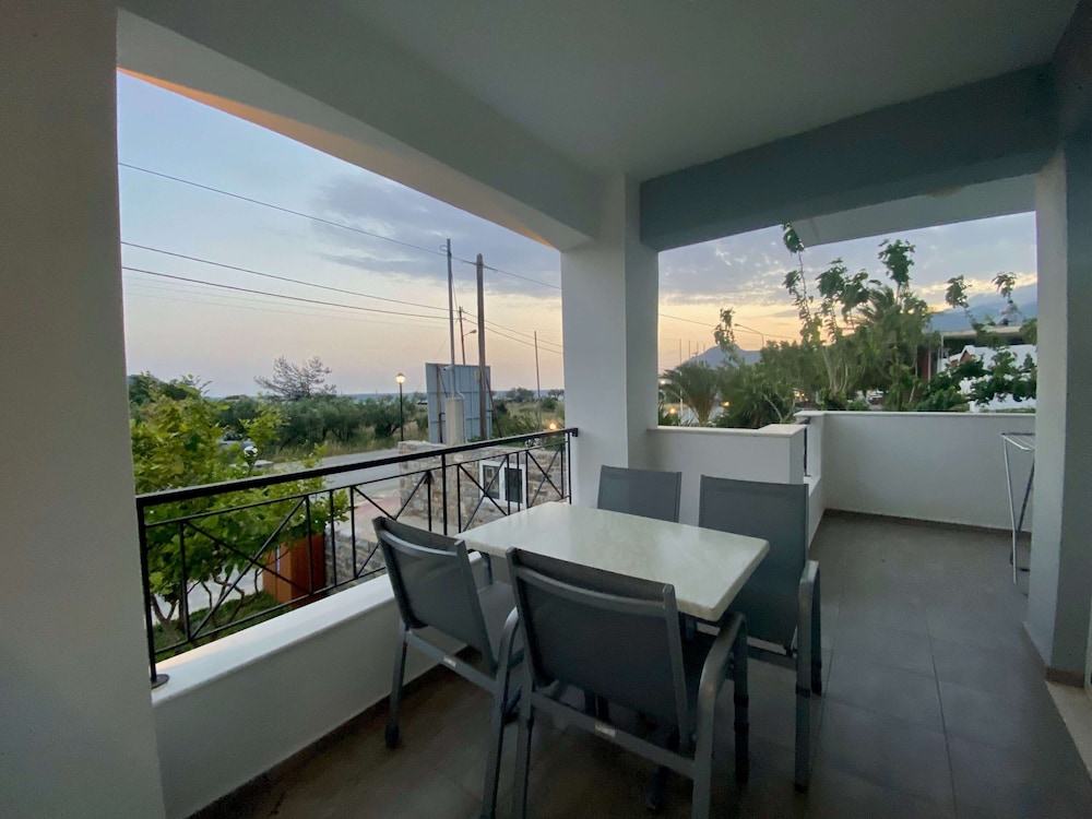 Eirini & Manolis Apartments