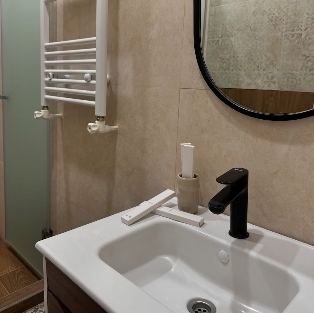 Aparan Guest House