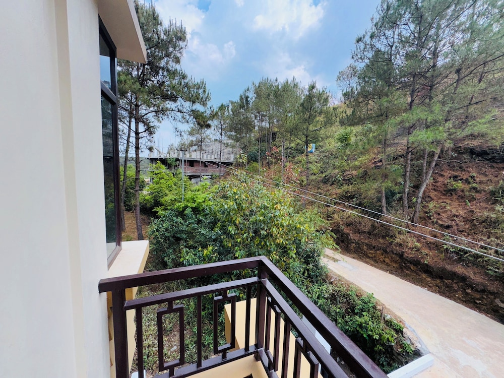 XTSY Travellers Hostel