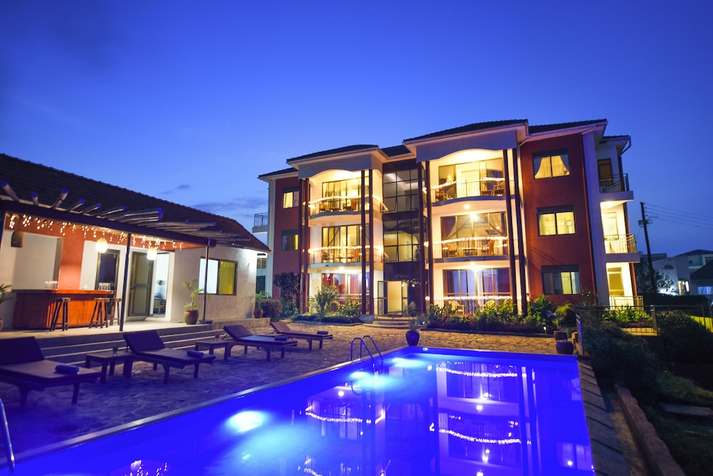 Deluxe 1- Bedroom Apartment With Swimming Pool
