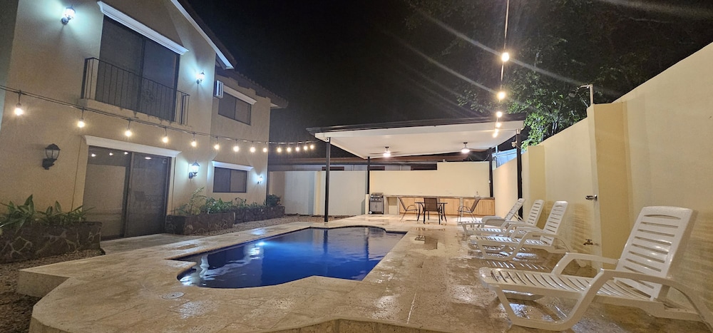 Freshly Updated 3BR With Pool Walk to the Beach Casa Luz de Luna