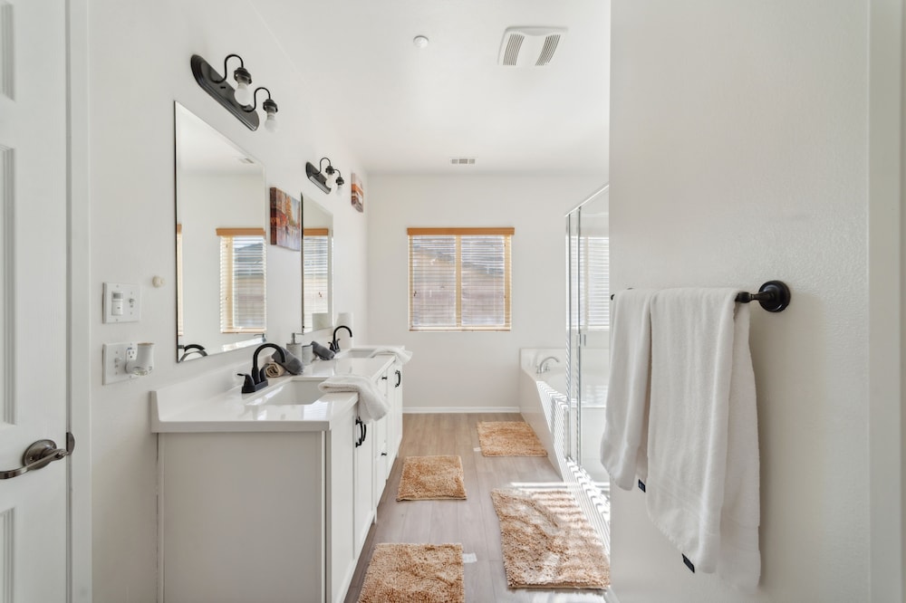 Charming Pet-friendly Getaway In Sunny Beaumont 4 Bedroom Home