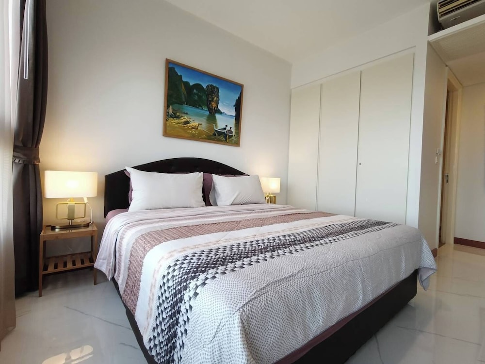 Luxury Large One Bedroom Seaview Serviced Apartment at Wongamat, Pattaya