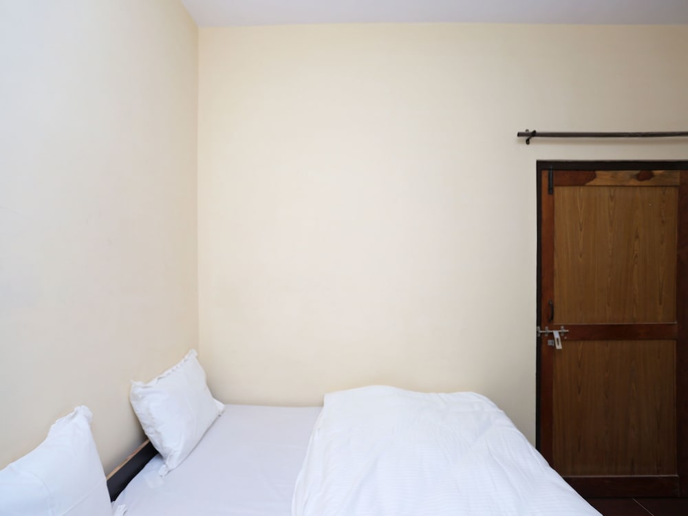 OYO 12312 Home Lake View 2 BHK Bhimtal