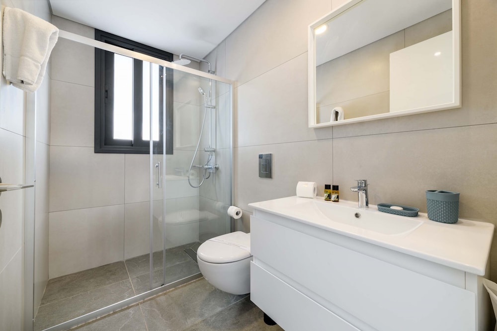 By The Beach - Sunstone Seaview Villa