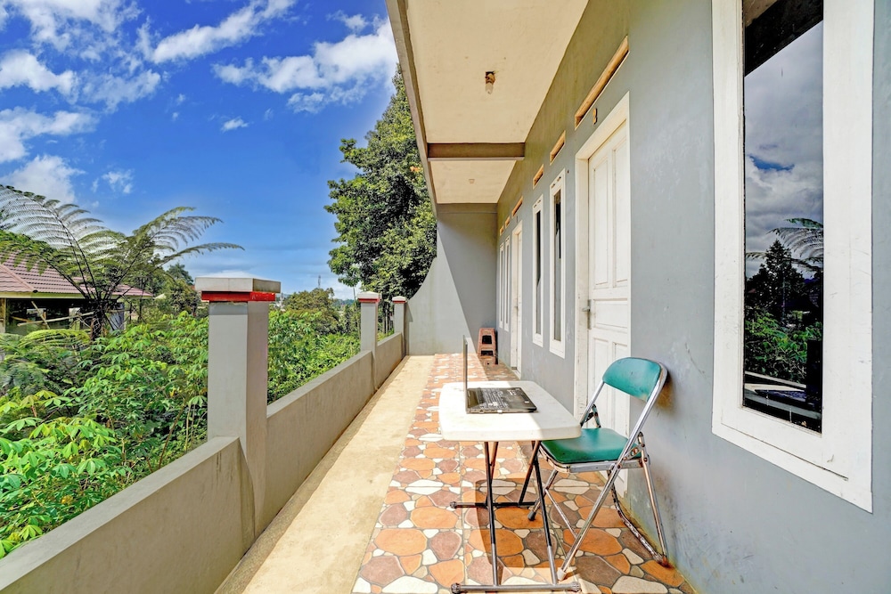 OYO 95065 Villa Ade