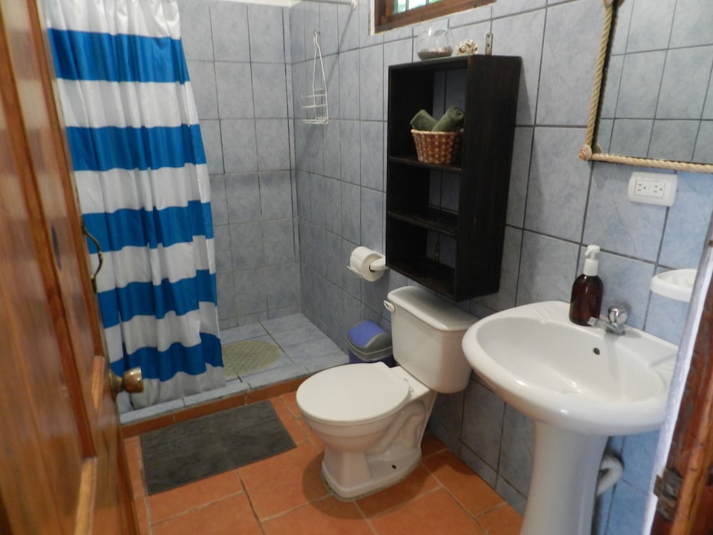 Colibri Surf House & Flats