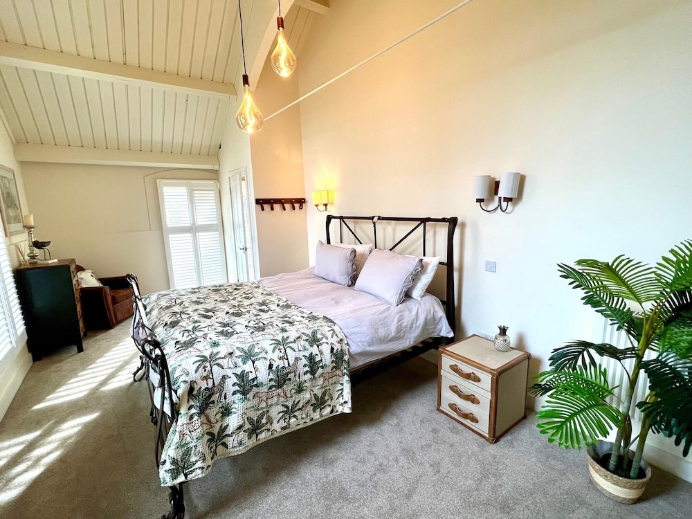 Luxury Chilterns Hideaway, Easy Access to London view 5
