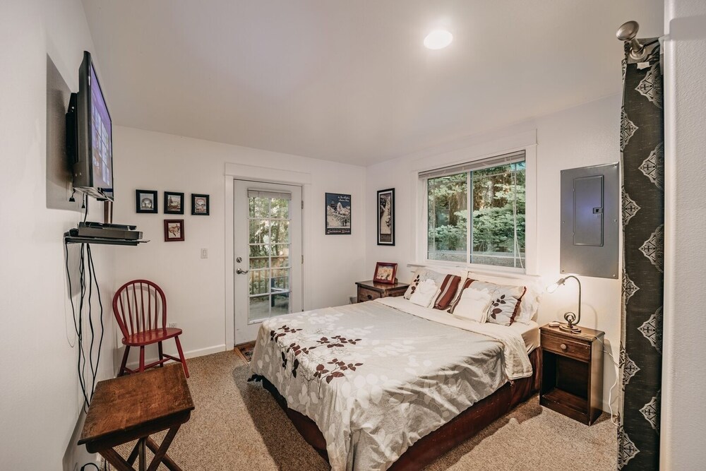 01sl - Hot Tub - Pet Friendly - Bbq - Sleeps 8 3 Bedroom Home by RedAwning