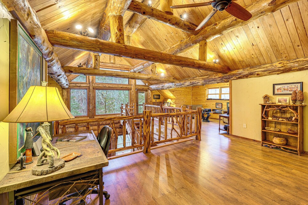Fish, Boat & Hike: Pet-friendly Cabin in Arkansas