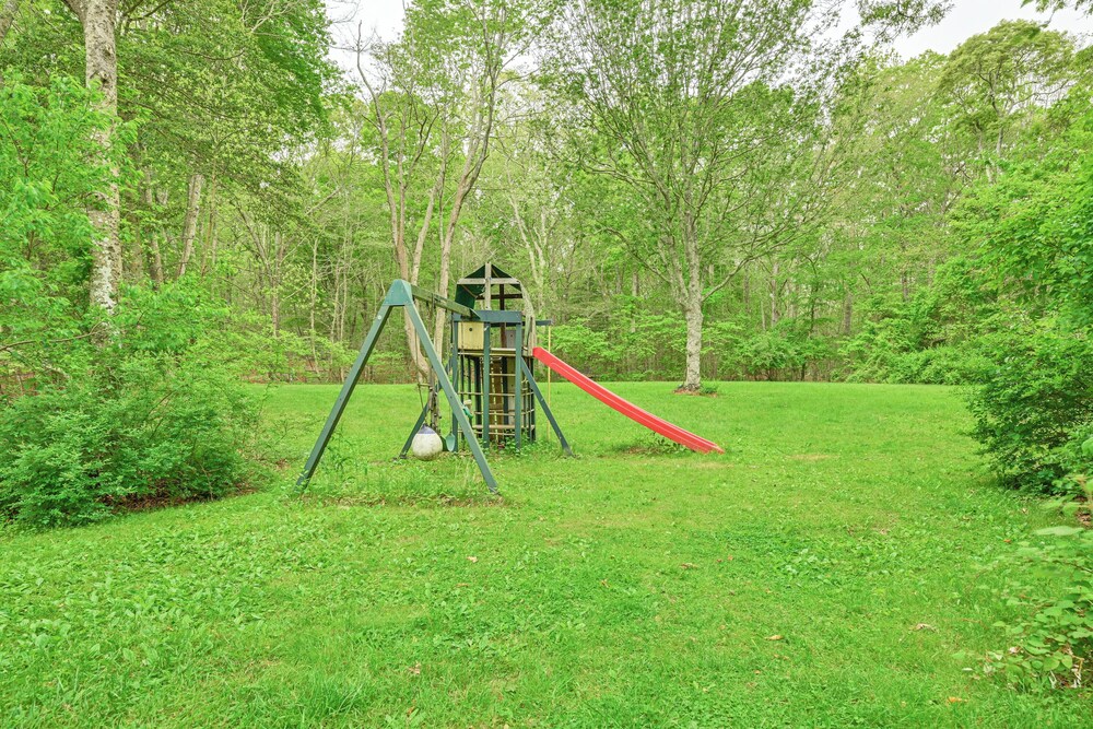 20-acre Hamptons Nature Escape w/ Hot Tub & Pool