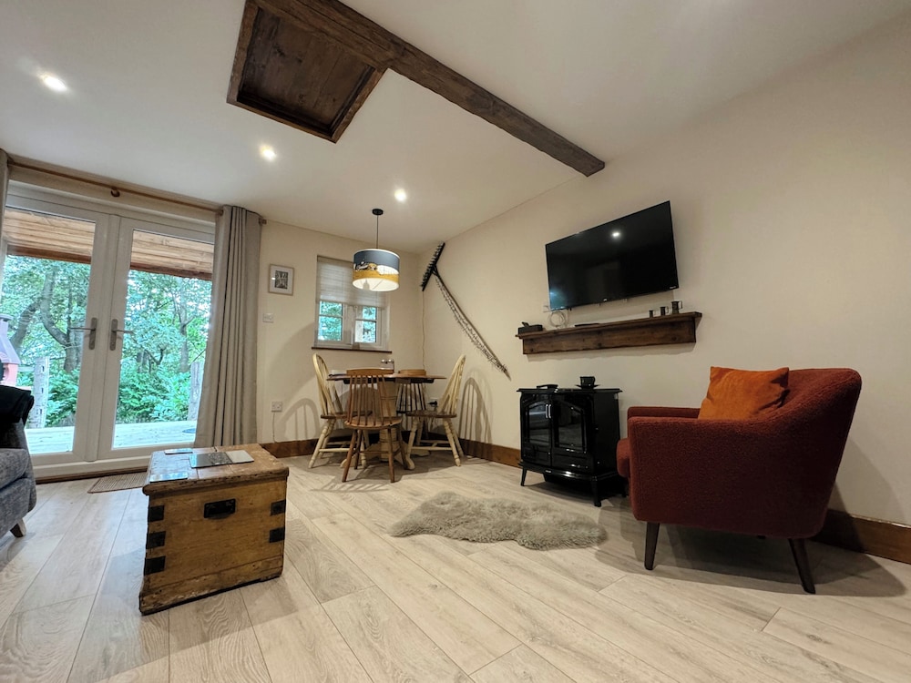 Hayne Barn Estate - Private Estate : 6 Eco Lodges - 1 Studio