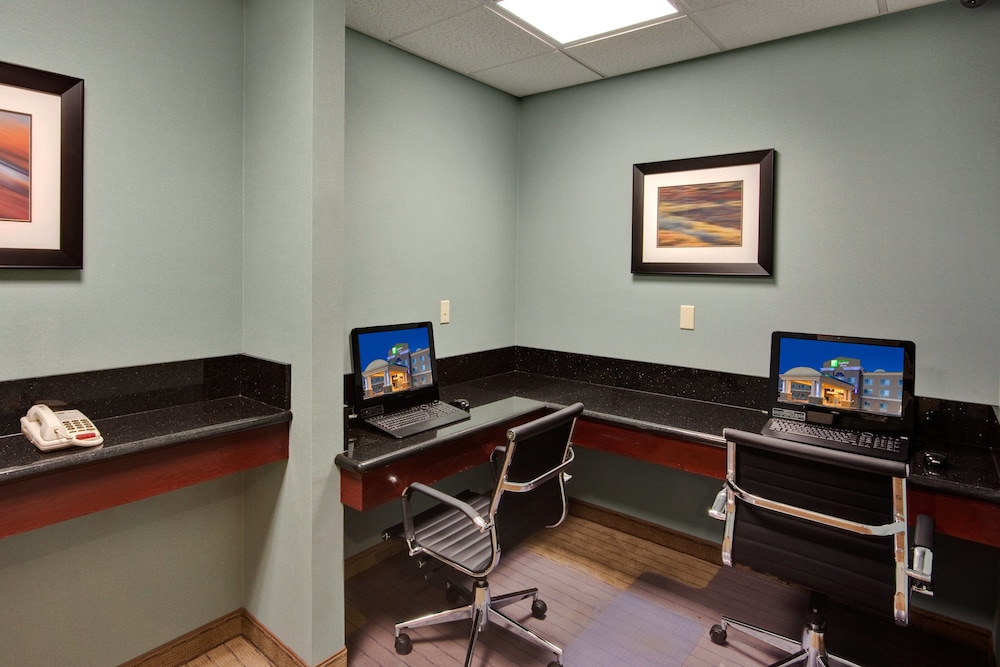 Grants Vacations - Holiday Inn Express Hotel  Suites Grants - Milan, an IHG Hotel - Property Image 7
