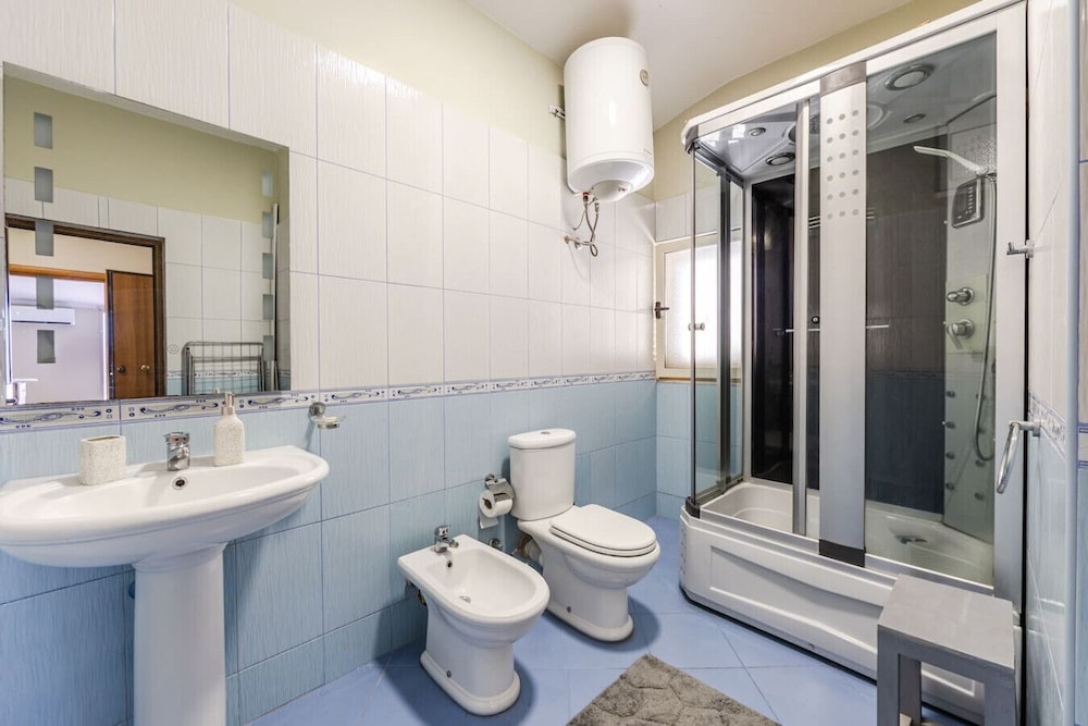 Bright Comfy 2BR Apartment by the Adriatic