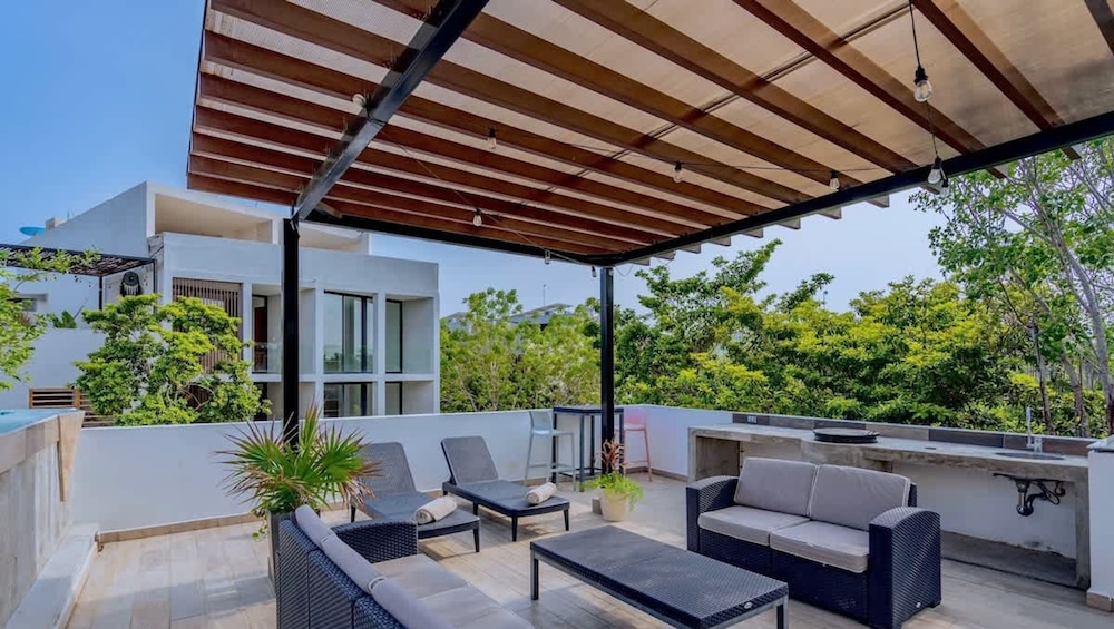 Private Room Roof Garden w Nice Pool BBQ