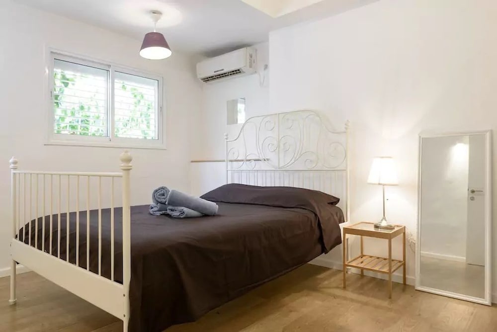 2Rooms Perfect Location 1Min to Beach