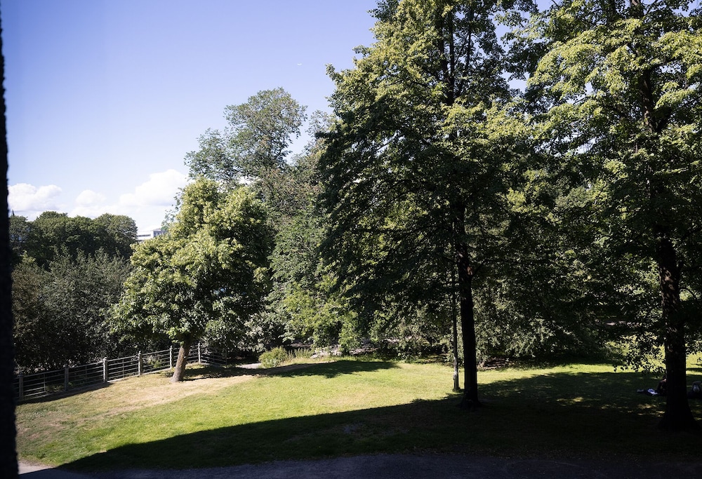2ndhomes 2BR Center Apartment w Balcony view 5