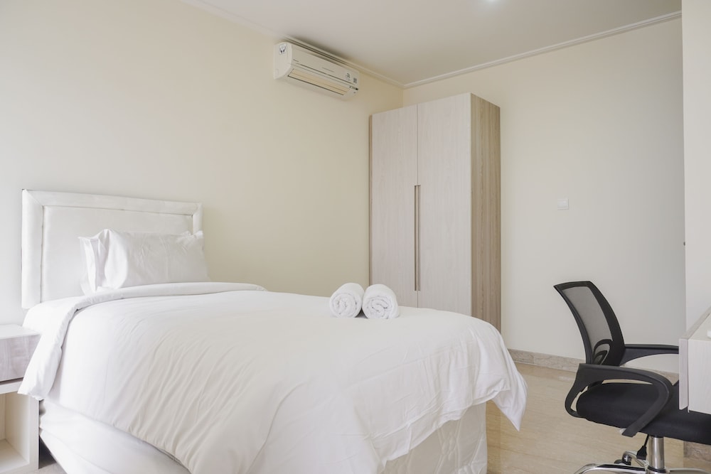 Elegant and Spacious 3BR Menteng Park Apartment, 자카르타 - 11