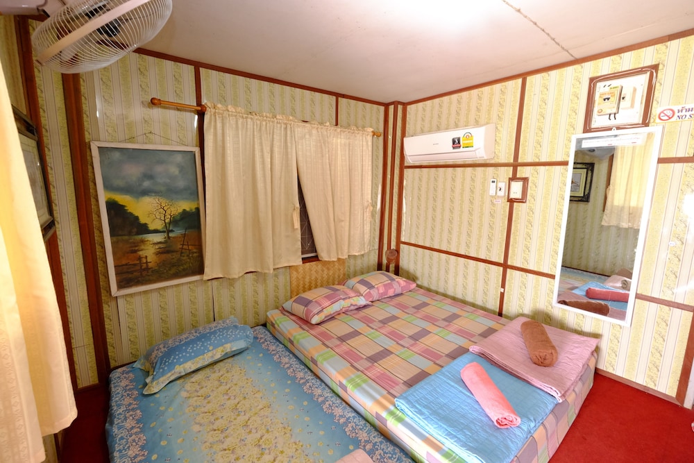 Baanpakrimklong Sukhamon Homestay & Resort